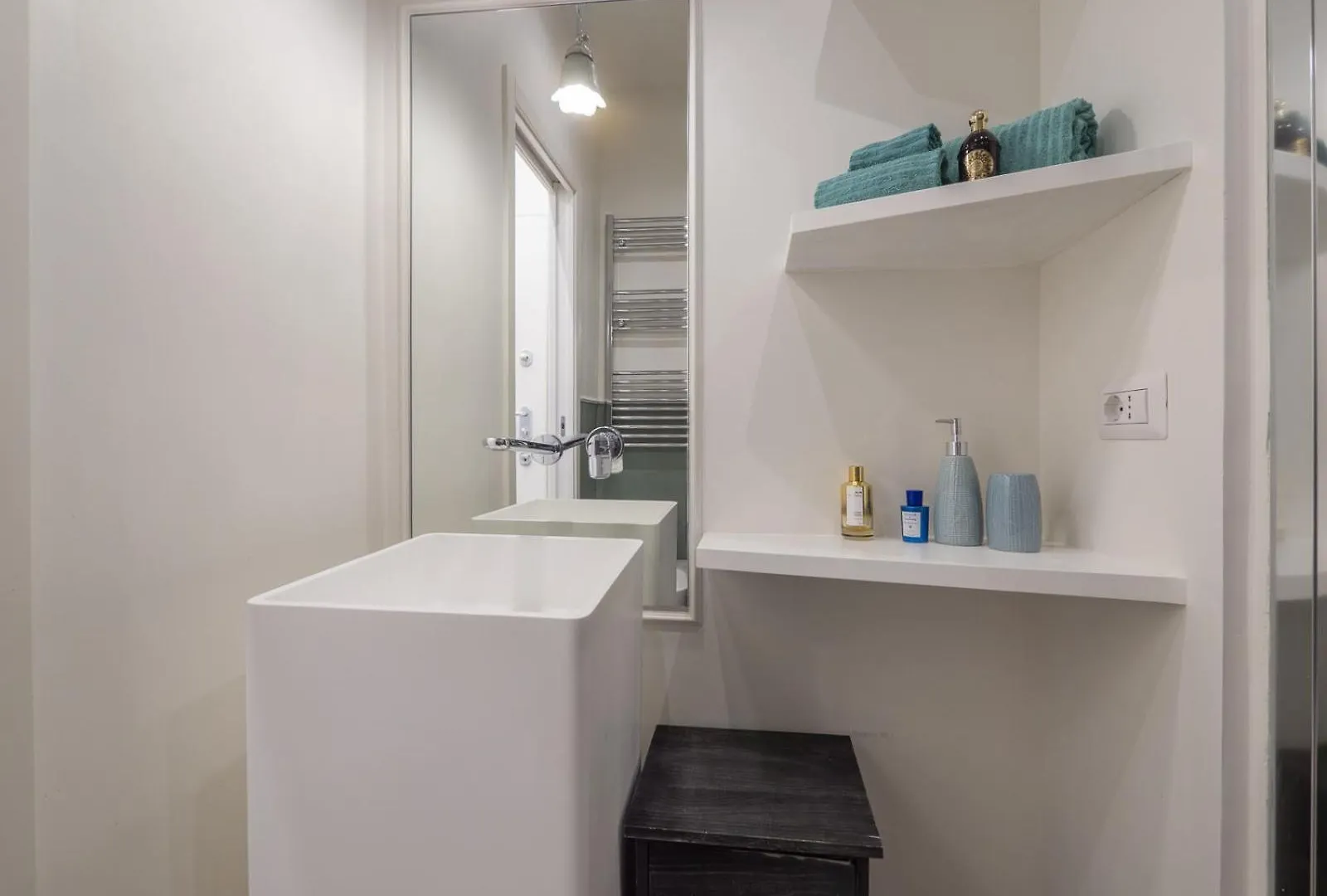 Appartement Modern & Cozy Suite In Garibaldi - Brera Area By Rentopolis Milaan Italië
